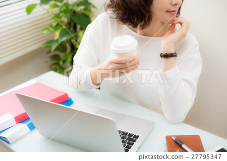 Business personal computer woman Business personal computer woman 27795347