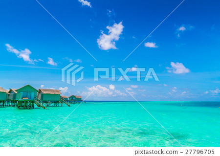 Beautiful water villas in tropical Maldives island . 27796705