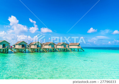 Beautiful water villas in tropical Maldives island . 27796833