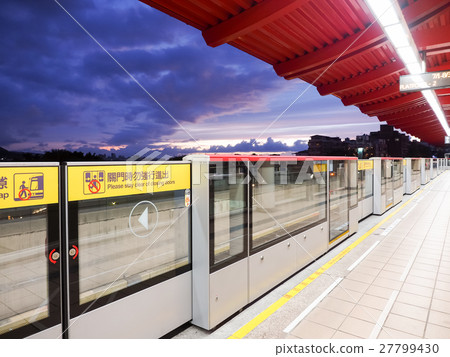 MRT station platform MRT station platform 27799430