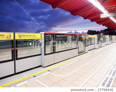 MRT station platform 27799436