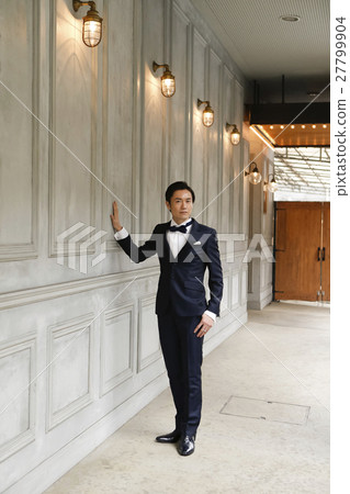 Wedding groom 27799904