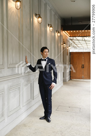 Wedding groom 27799906