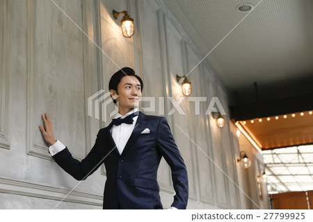 Wedding groom 27799925