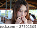 Resort women abroad 27801305