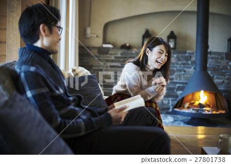 A couple enjoying vacation holidays 27801738