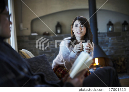 一對夫婦享受假期假期 27801813