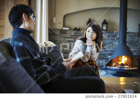 一對夫婦享受假期假期 一對夫婦享受假期假期 27801814