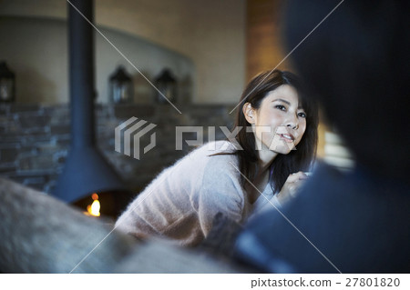 A couple enjoying vacation holidays 27801820