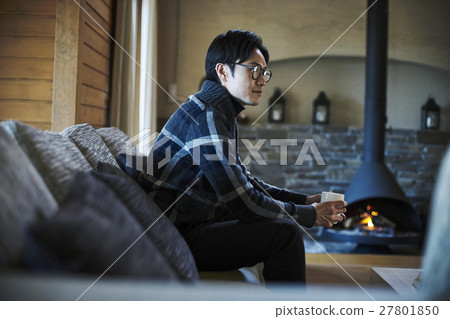 Men spending vacation vacation 27801850