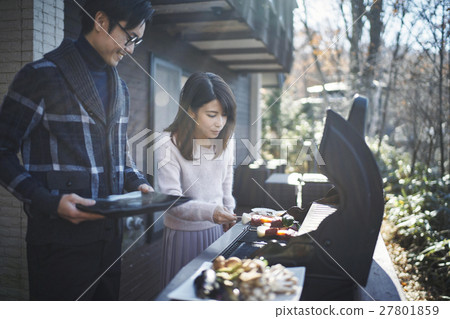 Karuizawa vacation couple preparing for barbecue Karuizawa vacation couple preparing for barbecue 27801859