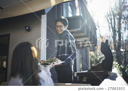 準備輕井澤度假燒烤男女 27801931
