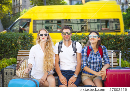 Travelers friends with luggage in the city 27802356