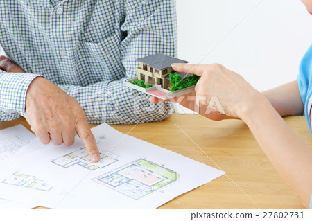 Middle couple housing model handy hand 27802731