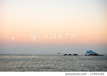 Setting sun Setting sun 27804166