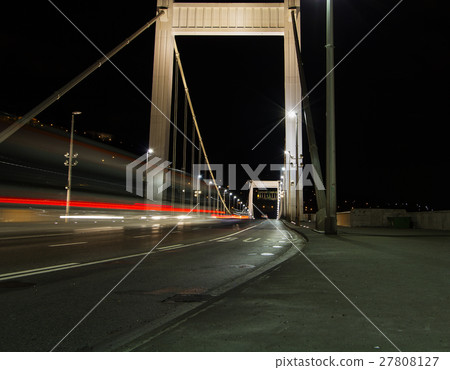 Elisabeth Bridge in Budapest . Elisabeth Bridge in Budapest . 27808127