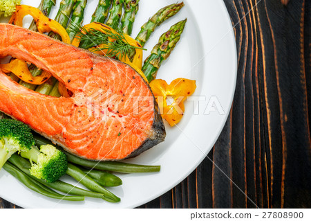 Crispy roasted salmon steak 27808900