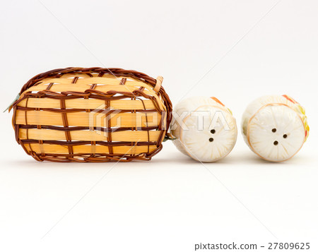Old vintage Porcelain. 27809625