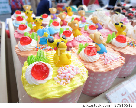 Cupcakes 27810515