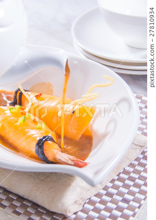 shrimp dumpling 27810934