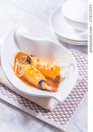 shrimp dumpling shrimp dumpling 27811053