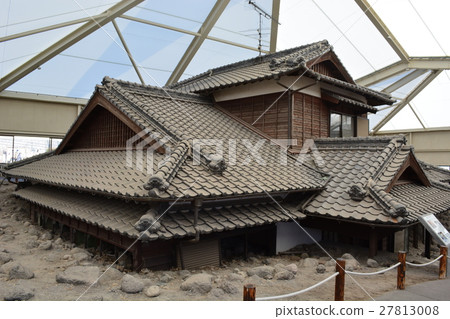 折磨的房子 27813008