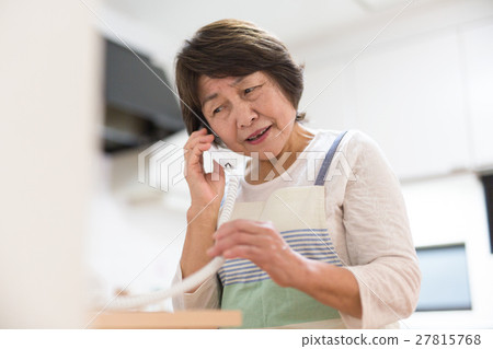 Senior woman taking suspicious phone 27815768