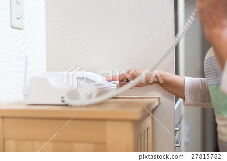 女人打電話 27815782