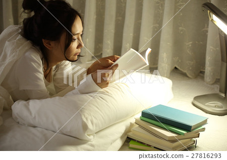 讀蒲團的女孩 27816293