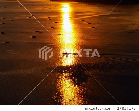 在日落的漁船在Harima Nada日落日落日落黃昏 27817173