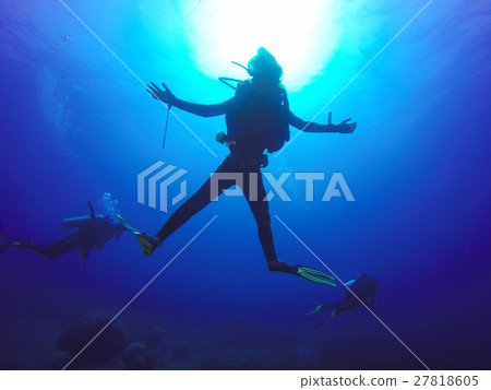 Underwater scuba diving selfie shot. 27818605
