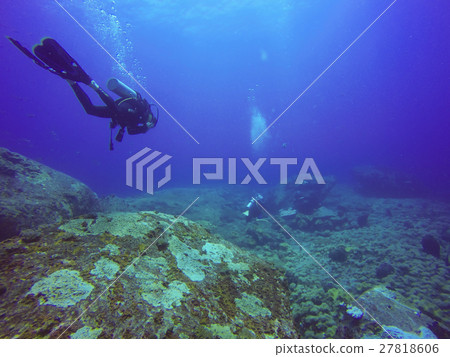 Underwater scuba diving selfie shot. 27818606