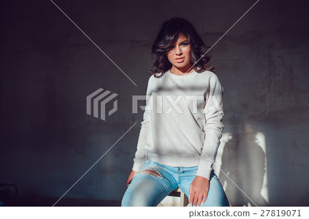 Beautiful young woman dressed in blank sweatshirt Beautiful young woman dressed in blank sweatshirt 27819071