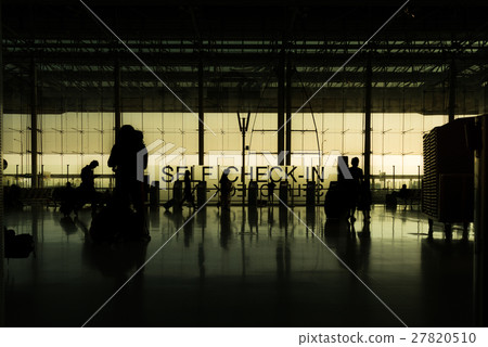 silhouette of travelers at the airport 27820510