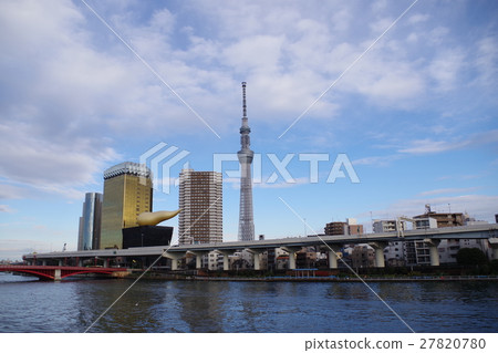 從台東區一側看到的隅川川東京天空樹 隅田區區政府 朝日啤酒總部 超級乾燥廳 照片素材 圖片 圖庫