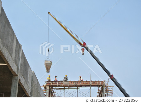 Mobile crane used to lifting heavy material Mobile crane used to lifting heavy material 27822850