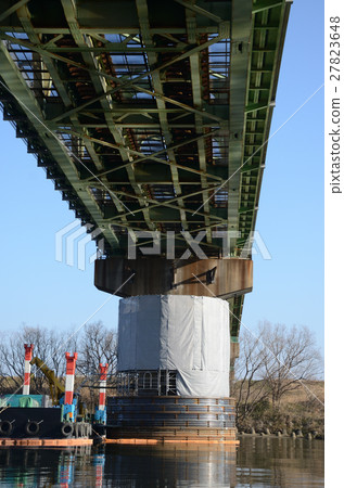 架空鐵路橋,碼頭聯動加固工作 架空鐵路橋,碼頭聯動加固工作 27823648