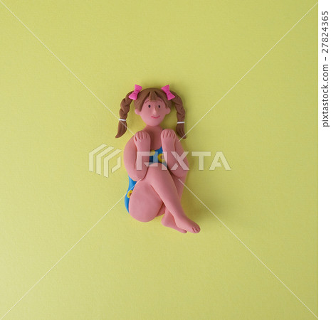 Sitting swimsuit lady 27824365