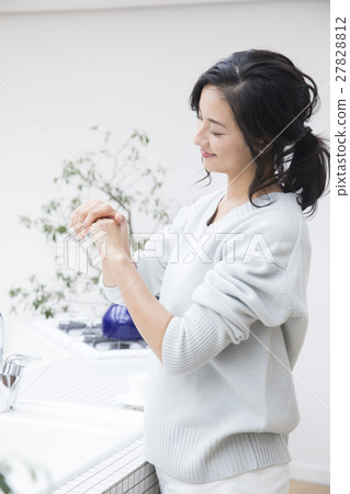 中年女性 27828812