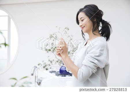 中年女性 中年女性 27828813