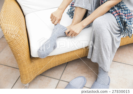 中年女性 27830015