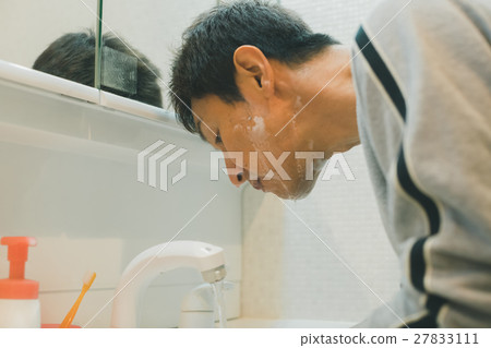 face washing, face wash, face clensing 27833111