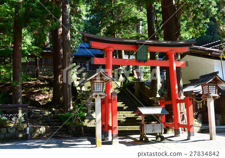 Torii Takayama Higashi Shrine Torii under the hall (2016.10) Torii Takayama Higashi Shrine Torii under the hall (2016.10) 27834842