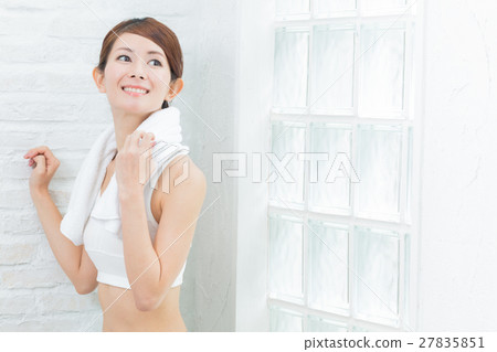 汗水擦拭女運動員 汗水擦拭女運動員 27835851