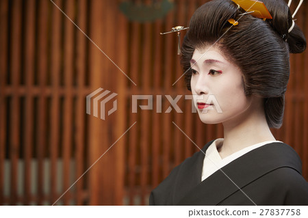 Geiko walking in Chaya Street 27837758