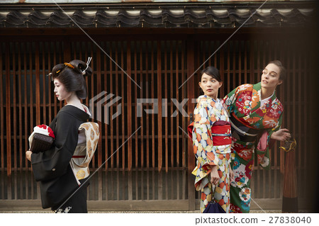Tourists passing by geiko 27838040