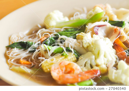 fried noodle with pork , shrimp 27840340