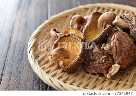 Dried Shiitake 27841947