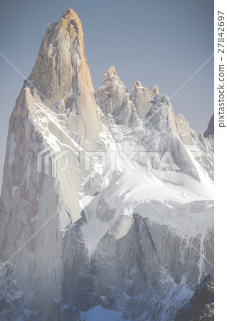 Autumn in Fitz Roy Moutain, Patagonia, El Chalten Autumn in Fitz Roy Moutain, Patagonia, El Chalten 27842697