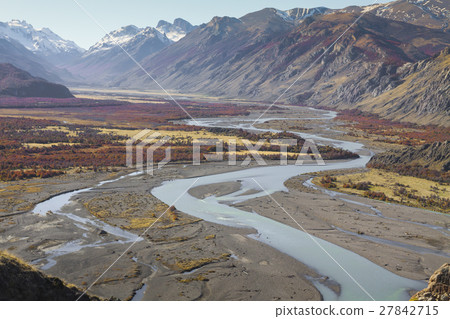 Autumn in Fitz Roy Moutain, Patagonia, El Chalten Autumn in Fitz Roy Moutain, Patagonia, El Chalten 27842715